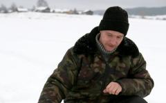 Avec compétence pidgodovuvannya Zimov ribolovlya sur une bande sur la première glace