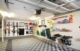 How to furnish a garage in the middle: planning, improvement, saving systems